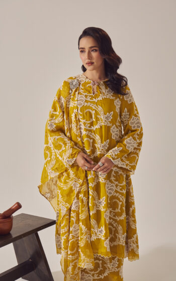 Kurung Keemasan Warisan